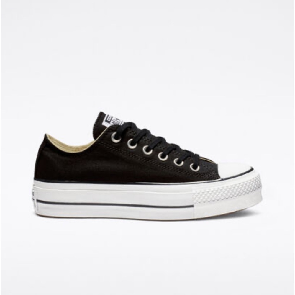 Converse platform women’s size 8 never worn, new in box. Bought wrong size